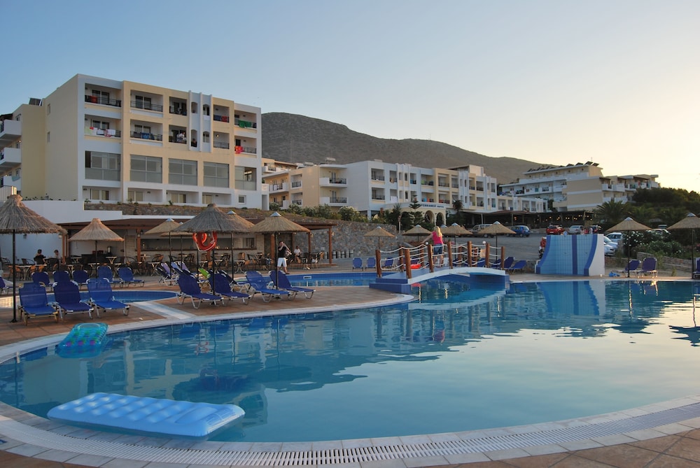 Mediterraneo Hotel - All Inclusive — Swimming pool in Hersonissos