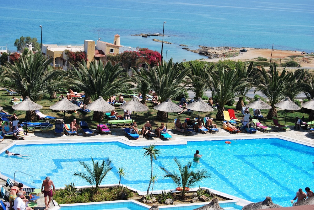 Mediterraneo Hotel - All Inclusive — Swimming pool in Hersonissos
