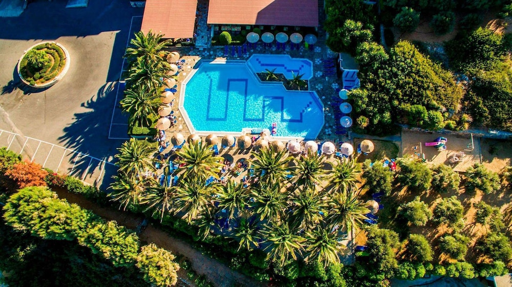 Mediterraneo Hotel - All Inclusive — Swimming pool in Hersonissos