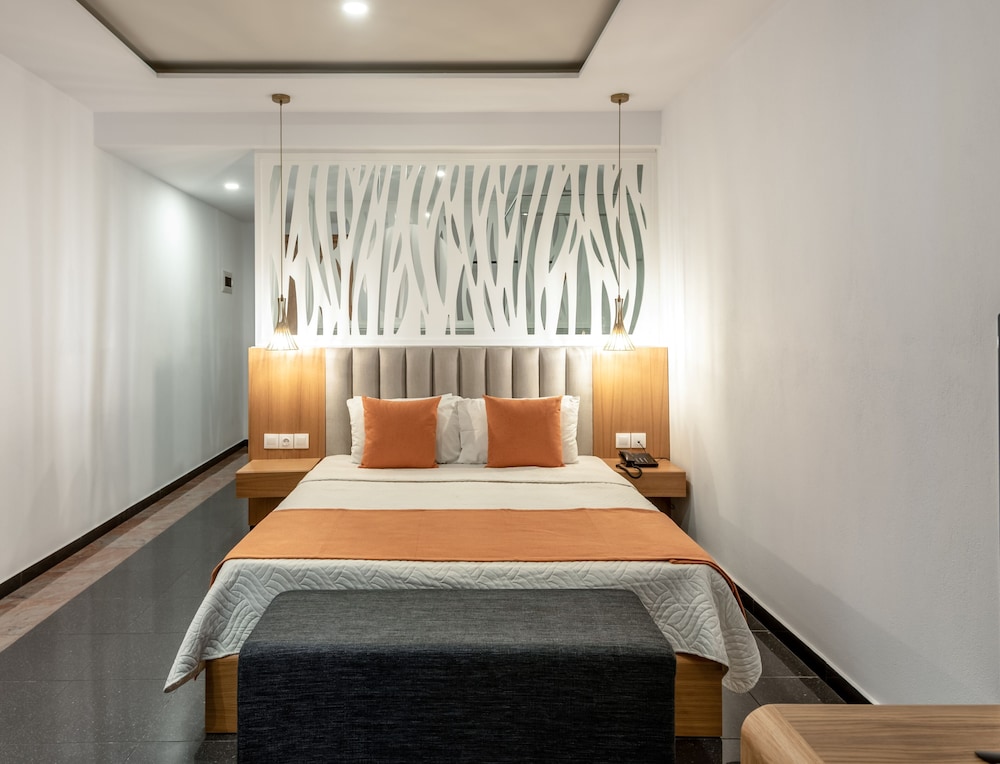 Mediterraneo Hotel - All Inclusive — Hotel rooms in Hersonissos