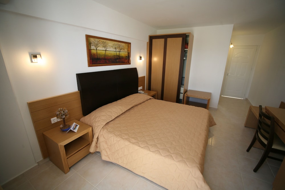Mediterraneo Hotel - All Inclusive — Hotel rooms in Hersonissos