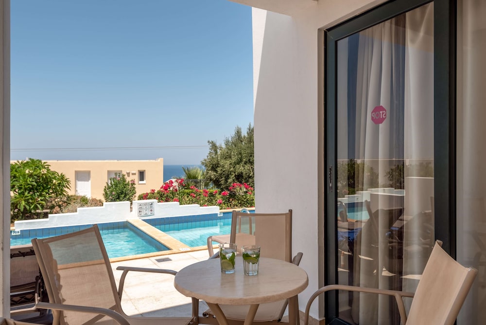 Mediterraneo Hotel - All Inclusive — Swimming pool in Hersonissos