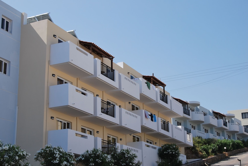 Mediterraneo Hotel - All Inclusive — Hotel building in Hersonissos