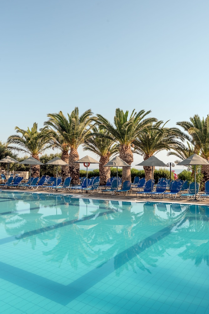 Mediterraneo Hotel - All Inclusive — Swimming pool in Hersonissos