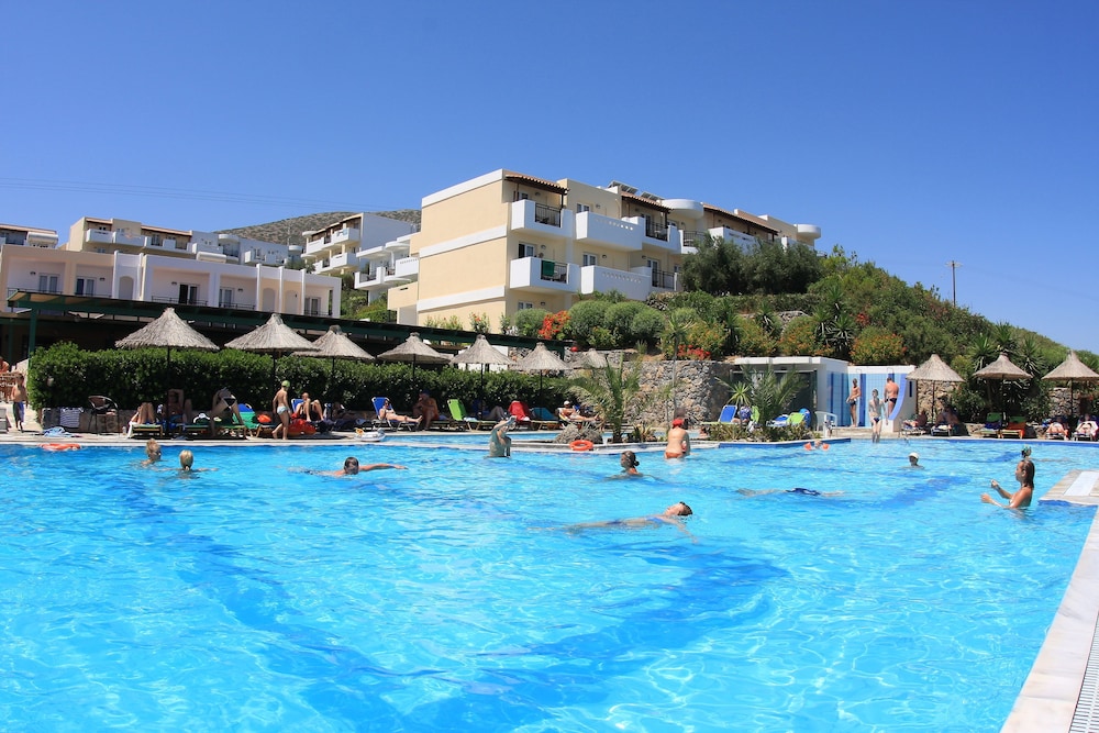 Mediterraneo Hotel - All Inclusive — Swimming pool in Hersonissos