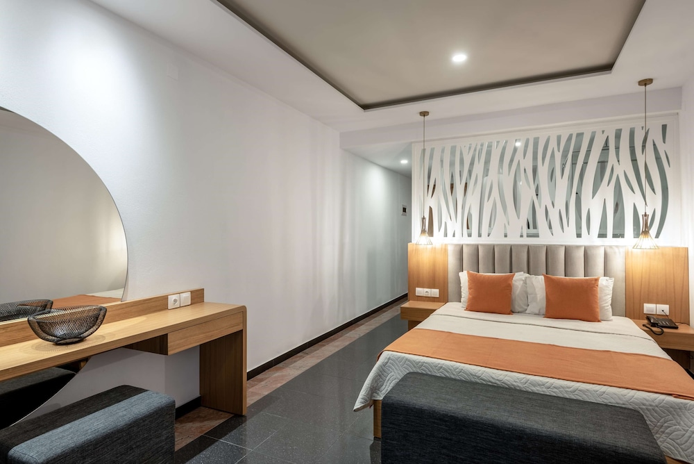 Mediterraneo Hotel - All Inclusive — Hotel rooms in Hersonissos