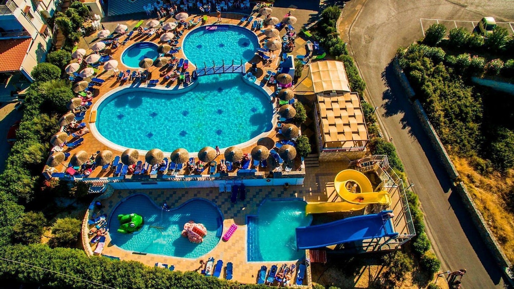 Mediterraneo Hotel - All Inclusive — Swimming pool in Hersonissos