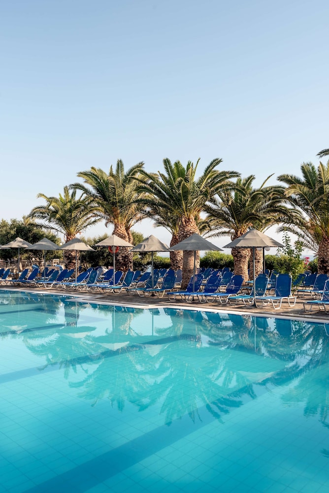 Mediterraneo Hotel - All Inclusive — Swimming pool in Hersonissos