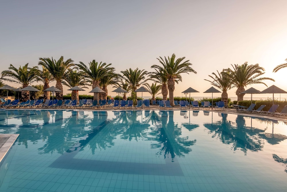 Mediterraneo Hotel - All Inclusive — Swimming pool in Hersonissos