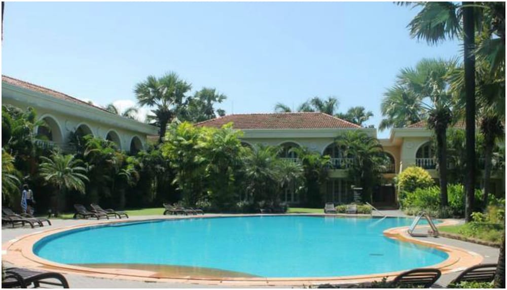The Zuri White Sands, Goa Resort & Casino — Swimming pool in Varca, Goa