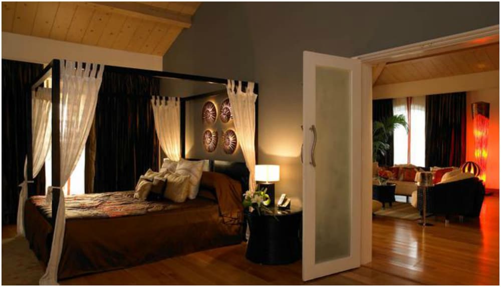 The Zuri White Sands, Goa Resort & Casino — Hotel rooms in Varca, Goa