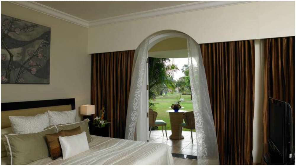 The Zuri White Sands, Goa Resort & Casino — Hotel rooms in Varca, Goa