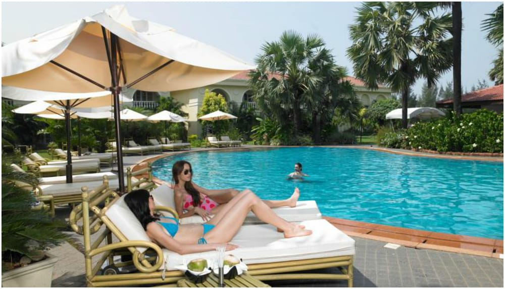 The Zuri White Sands, Goa Resort & Casino — Swimming pool in Varca, Goa
