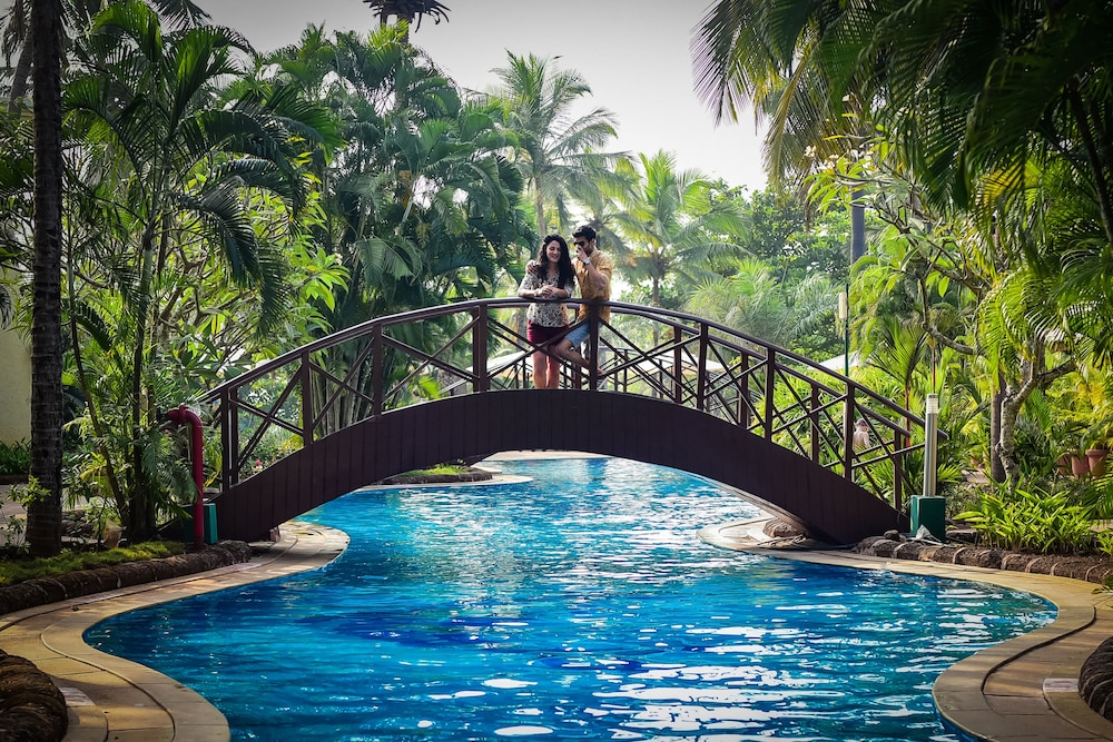 The Zuri White Sands, Goa Resort & Casino — Swimming pool in Varca, Goa