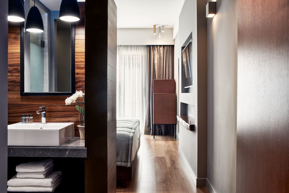 Achilleas Hotel — Hotel rooms in Athens, Attica