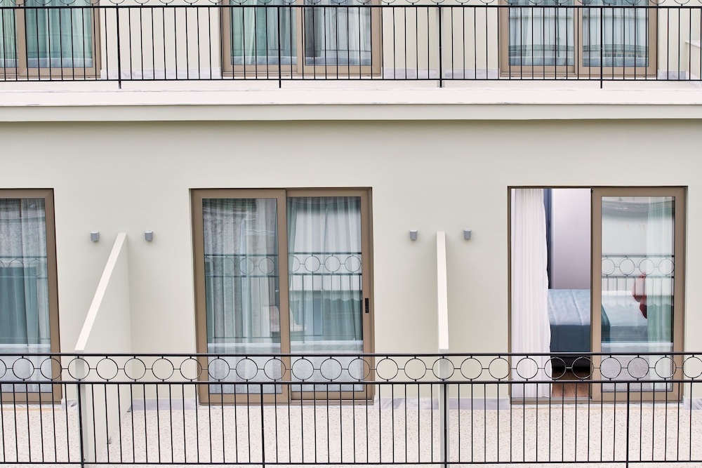 Achilleas Hotel — Hotel building in Athens, Attica