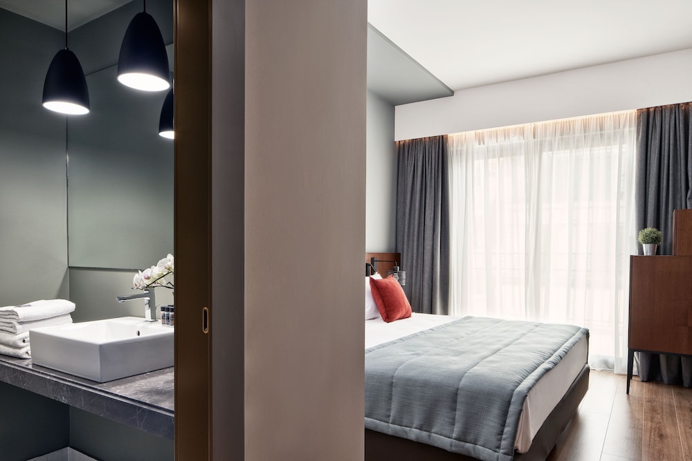 Achilleas Hotel — Hotel rooms in Athens, Attica