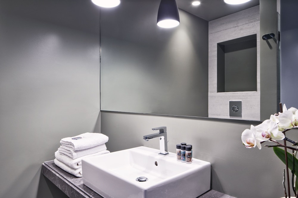 Achilleas Hotel — Hotel rooms in Athens, Attica