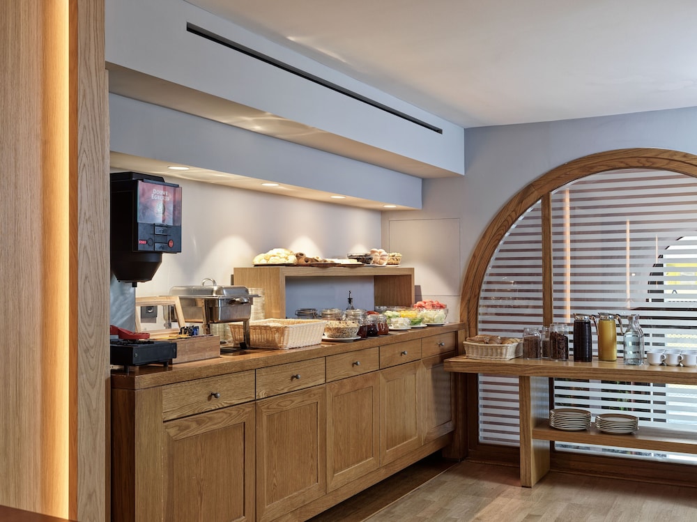Achilleas Hotel — Restaurant & bars in Athens, Attica
