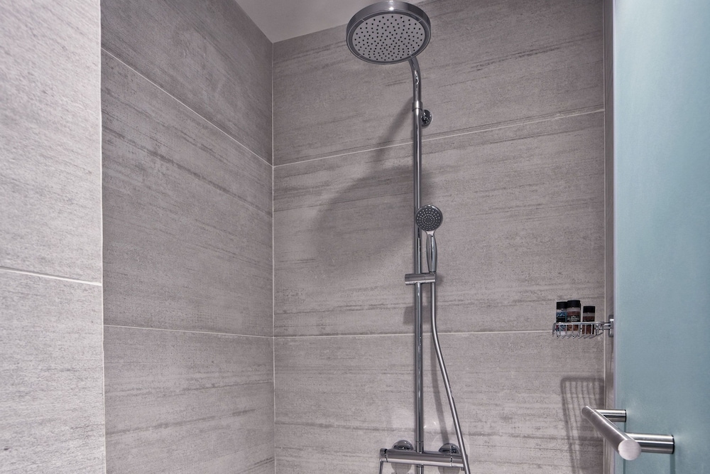 Achilleas Hotel — Hotel rooms in Athens, Attica