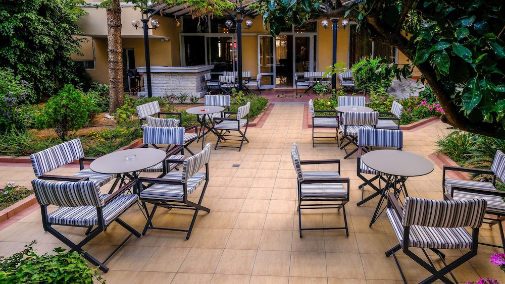 Achillion Palace Hotel Rethymno City Center — Hotel building in Rethymnon