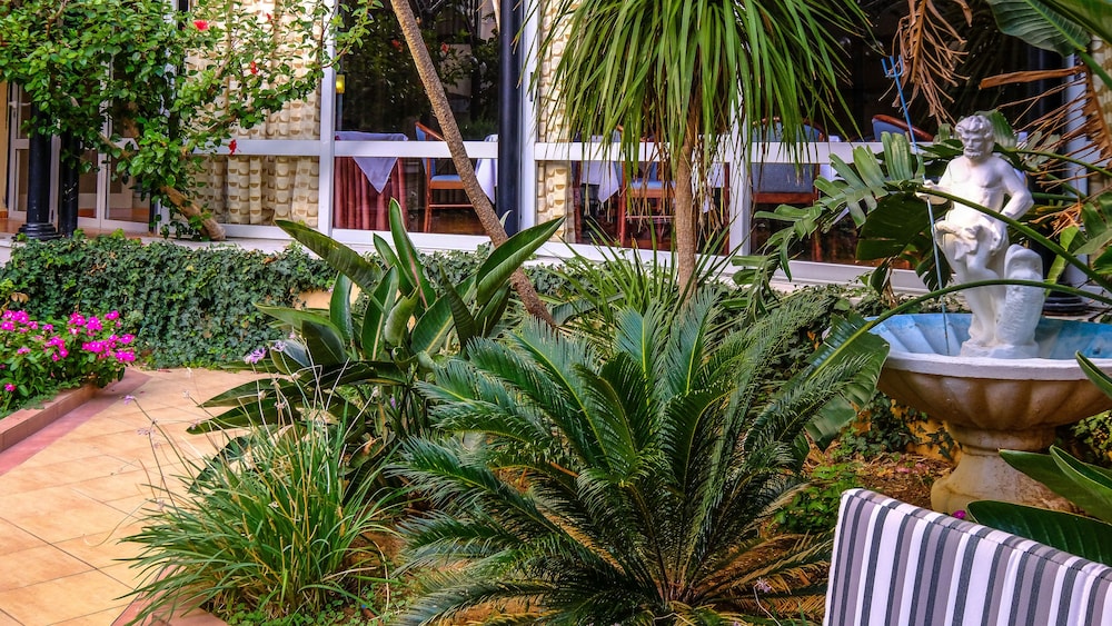 Achillion Palace Hotel Rethymno City Center — Restaurant & bars in Rethymnon