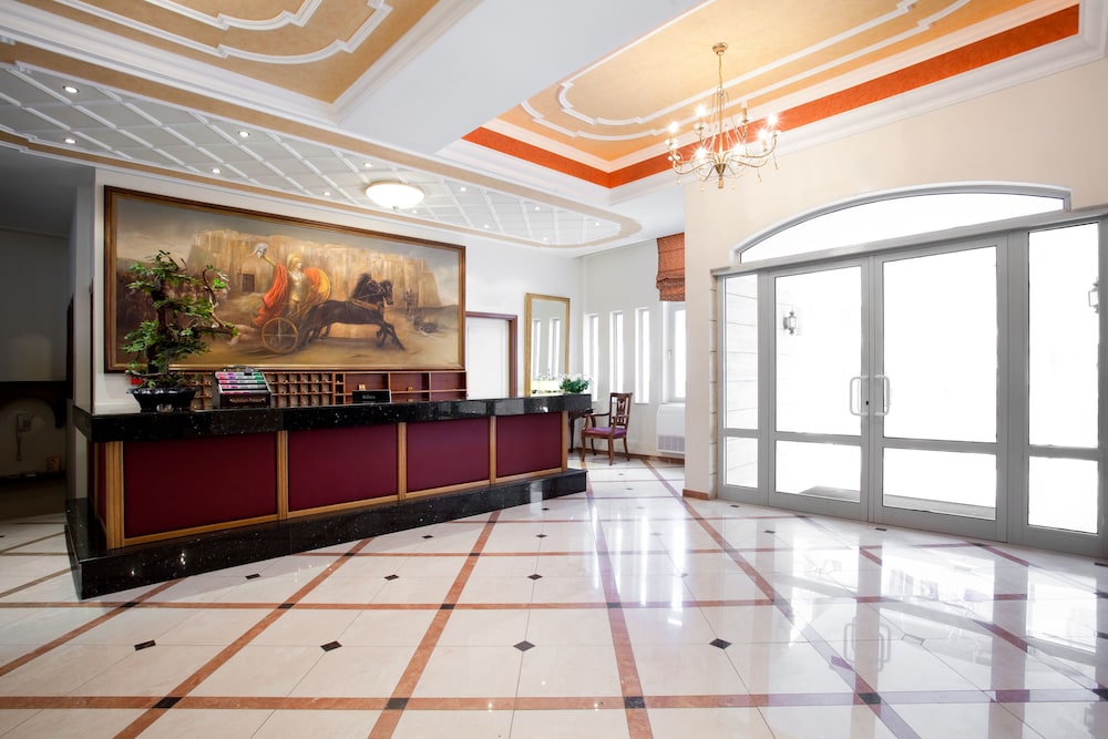 Achillion Palace Hotel Rethymno City Center — Hotel building in Rethymnon
