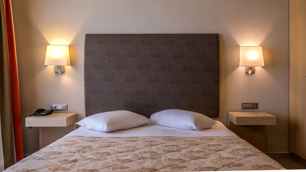 Achillion Palace Hotel Rethymno City Center — Hotel rooms in Rethymnon