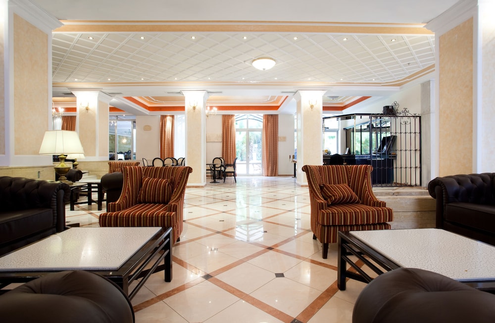 Achillion Palace Hotel Rethymno City Center — Hotel building in Rethymnon