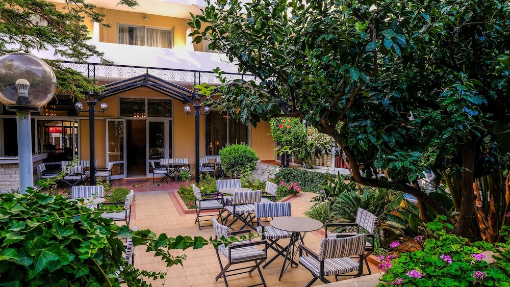 Achillion Palace Hotel Rethymno City Center — Hotel building in Rethymnon