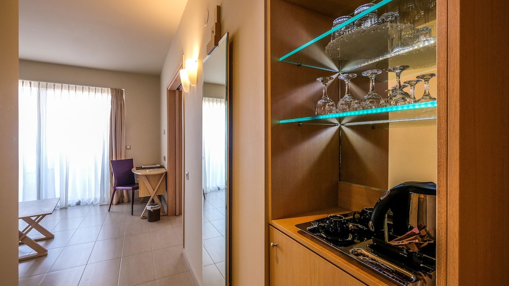 Achillion Palace Hotel Rethymno City Center — Hotel rooms in Rethymnon