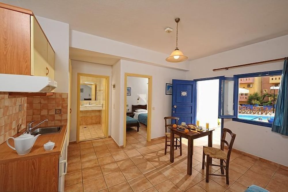 Aegean Sky Hotel & Suites — Rooms in Malia