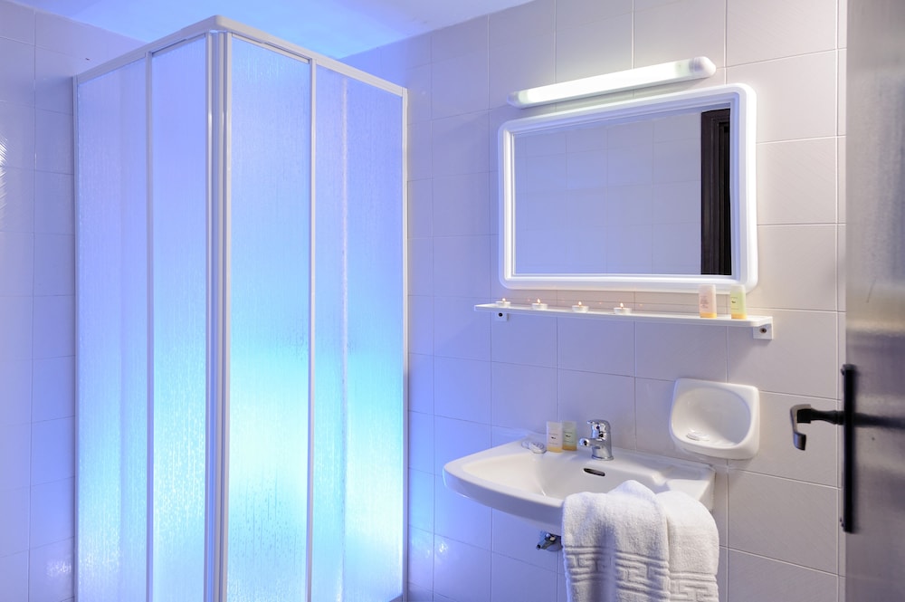 Aegean Sky Hotel & Suites — Rooms in Malia
