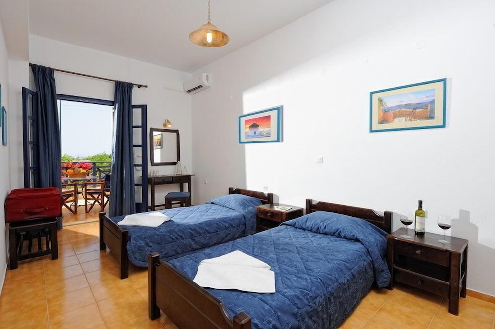 Aegean Sky Hotel & Suites — Rooms in Malia