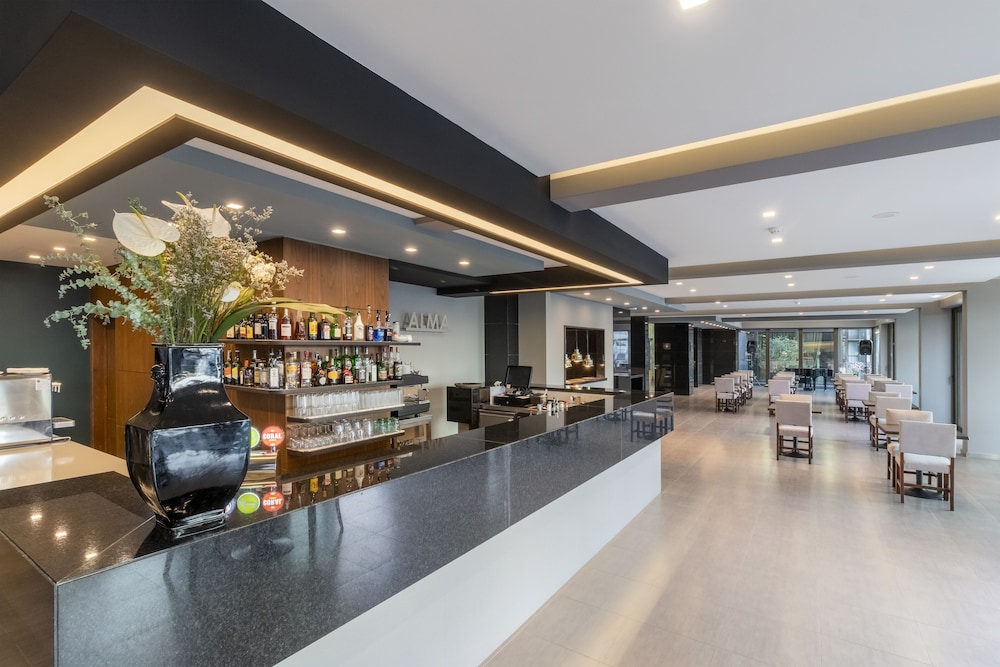 Enotel Magnólia — Restaurant & bars in Funchal, Madeira