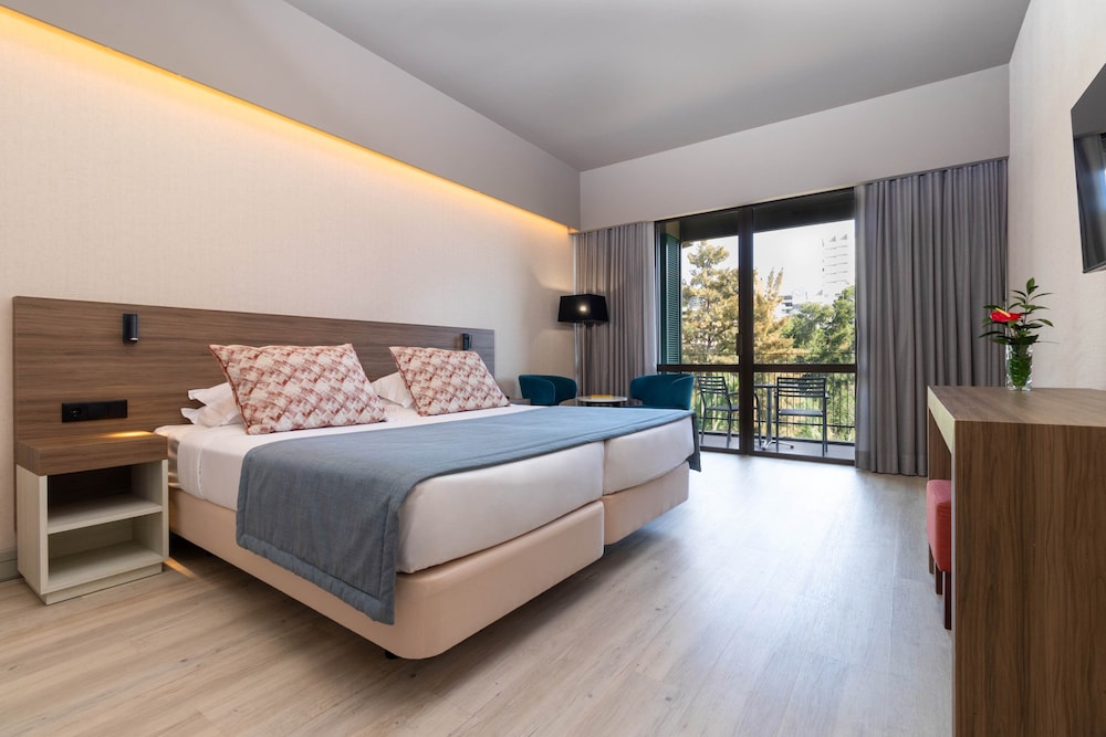 Enotel Magnólia — Hotel rooms in Funchal, Madeira