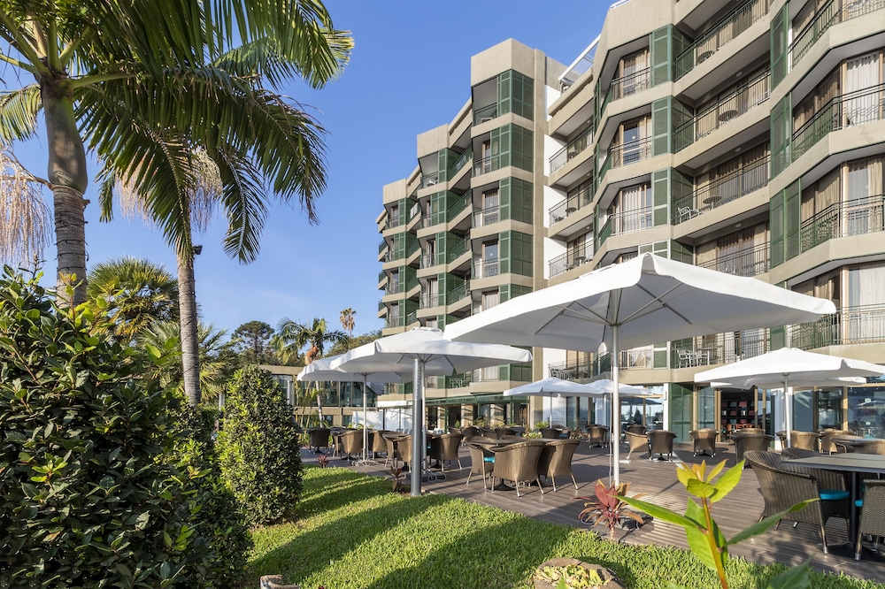 Enotel Magnólia — Restaurant & bars in Funchal, Madeira