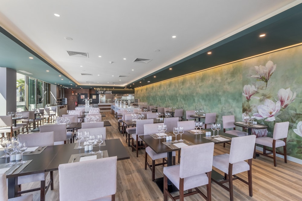 Enotel Magnólia — Restaurant & bars in Funchal, Madeira