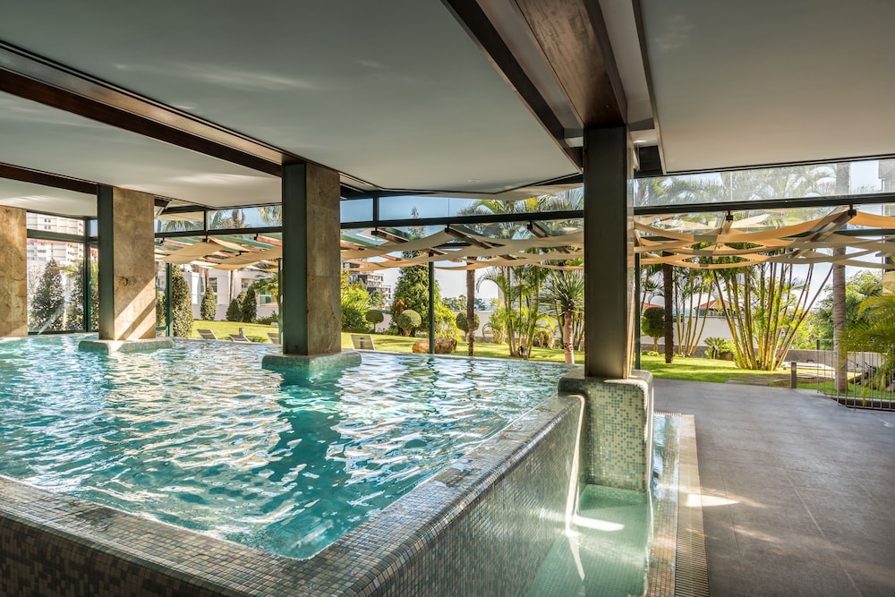 Enotel Magnólia — Swimming pool in Funchal, Madeira