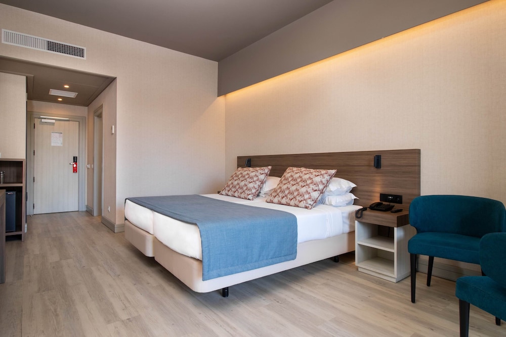 Enotel Magnólia — Hotel rooms in Funchal, Madeira