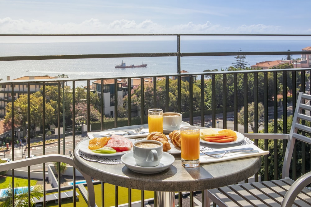 Enotel Magnólia — Hotel rooms in Funchal, Madeira