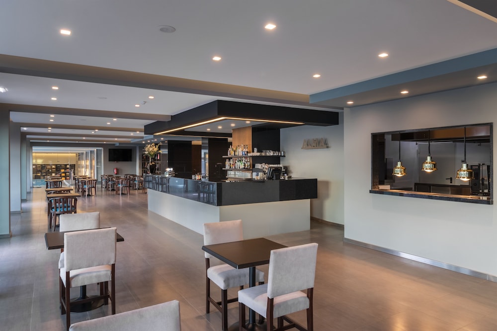 Enotel Magnólia — Restaurant & bars in Funchal, Madeira