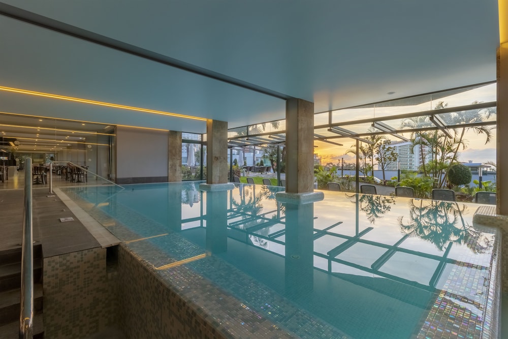 Enotel Magnólia — Swimming pool in Funchal, Madeira