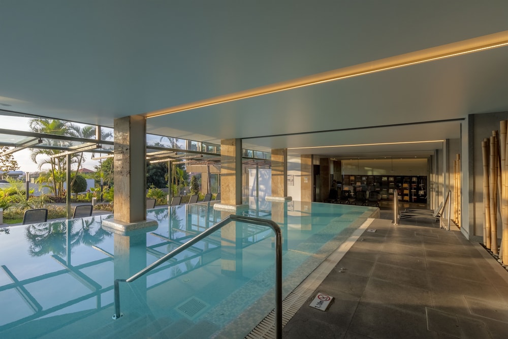 Enotel Magnólia — Swimming pool in Funchal, Madeira