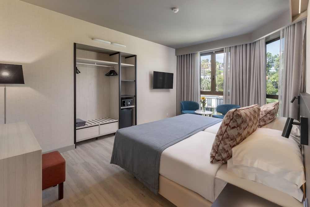 Enotel Magnólia — Hotel rooms in Funchal, Madeira
