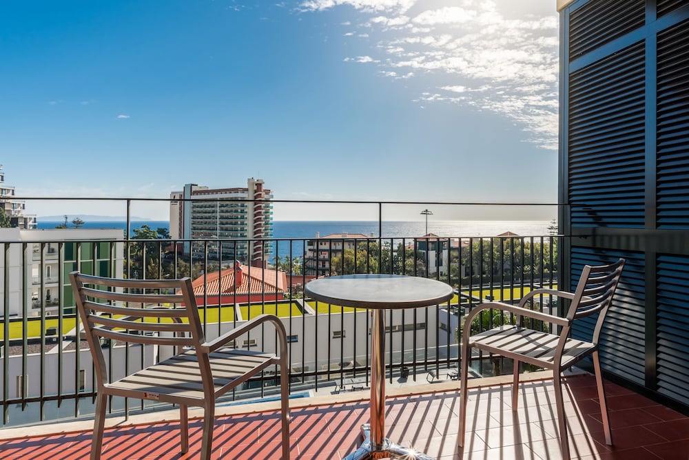 Enotel Magnólia — Hotel rooms in Funchal, Madeira