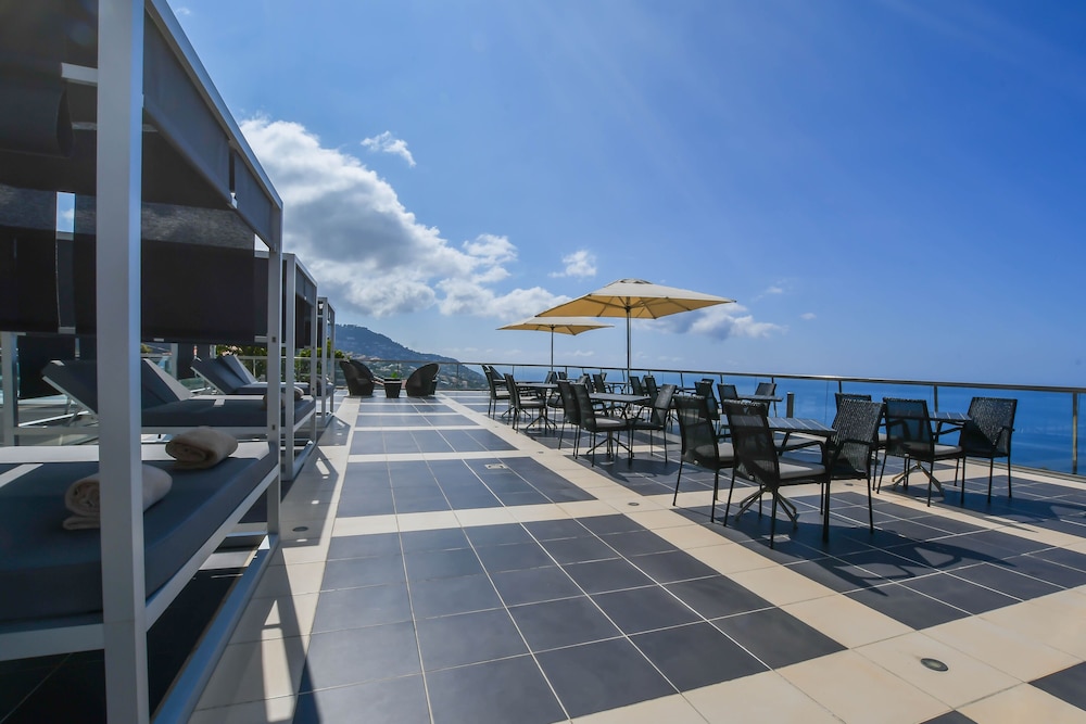 Hotel Quinta Mirabela — Restaurant & bars in Funchal, Madeira