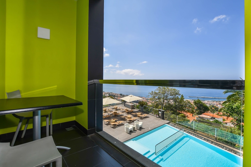 Hotel Quinta Mirabela — Swimming pool in Funchal, Madeira