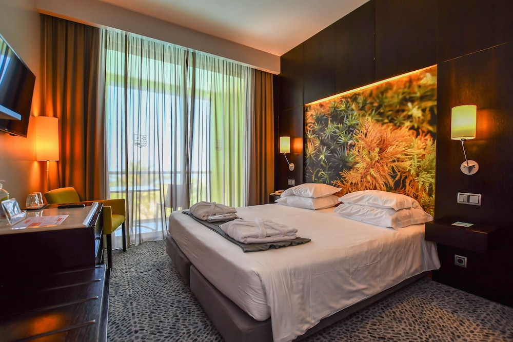 Hotel Quinta Mirabela — Hotel rooms in Funchal, Madeira