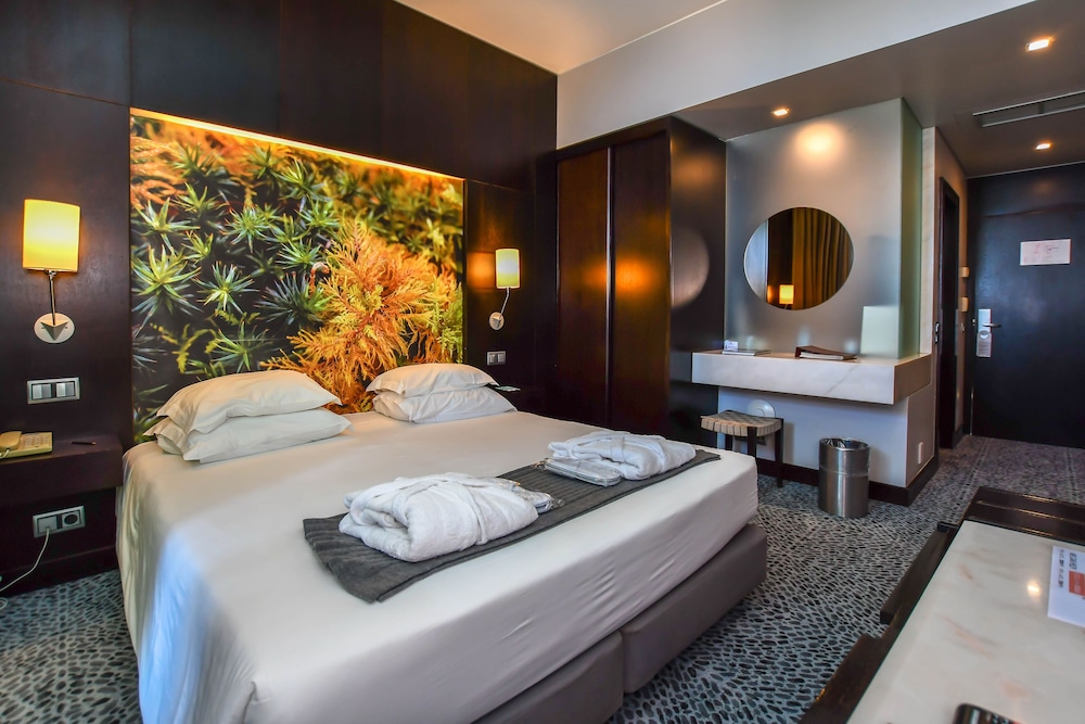 Hotel Quinta Mirabela — Hotel rooms in Funchal, Madeira